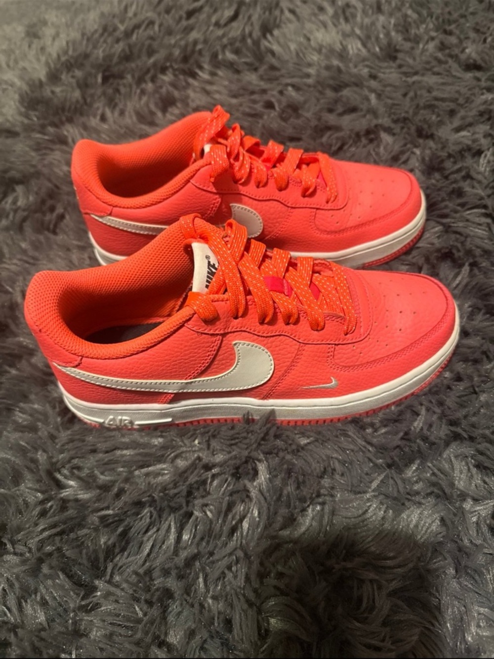 Nike air sneaker size 5.5 y